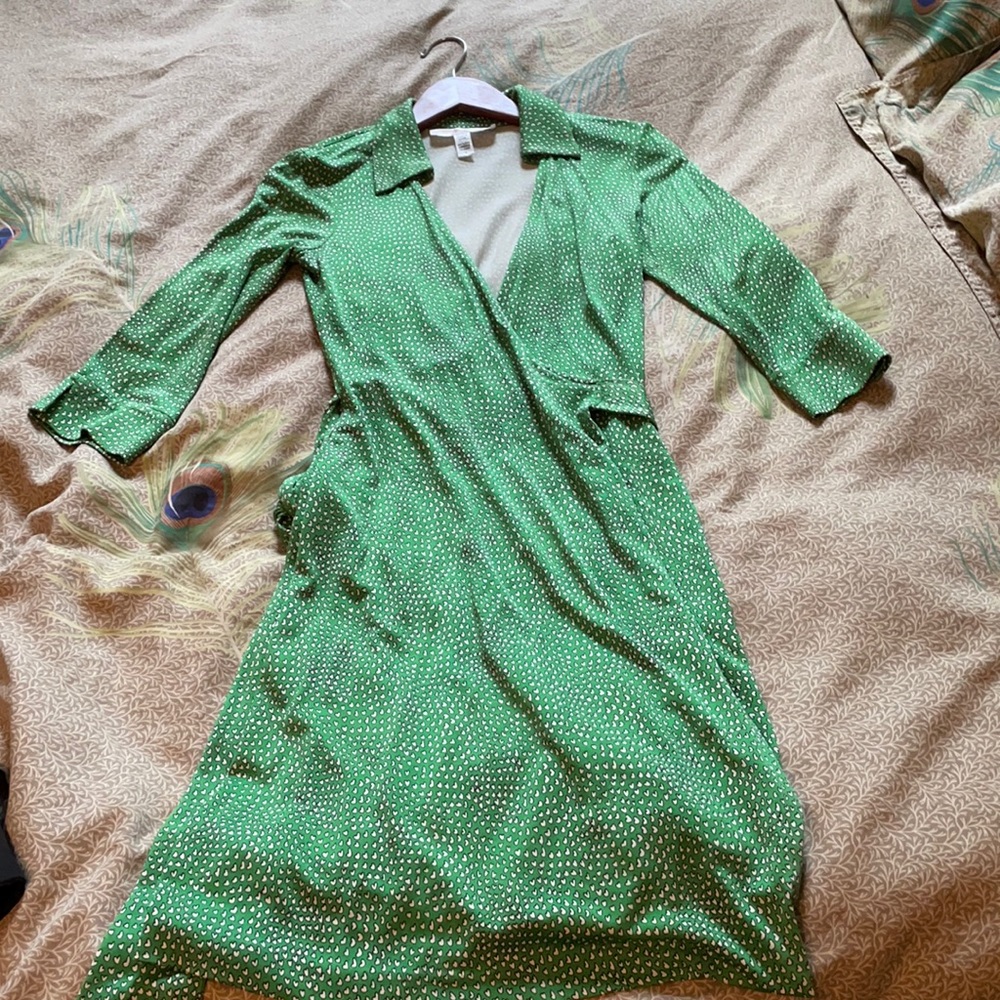 Vintage Diane Von Furstenberg 100% silk wrap dress